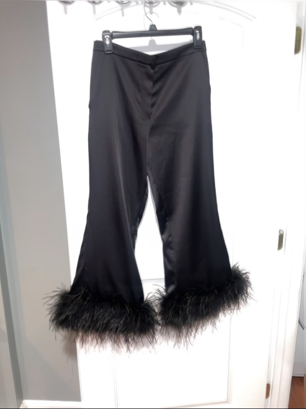 New! GIGII’S Visby Satin Marabou Feather Trim Wide Leg Trousers 🖤 Small NWT! - Picture 8 of 12